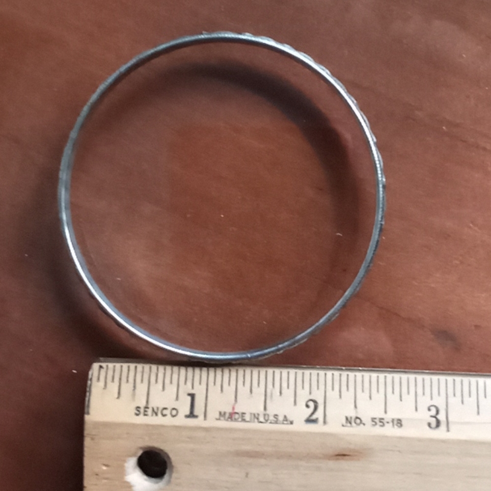 Metal bangle bracelet - Picture 2 of 2